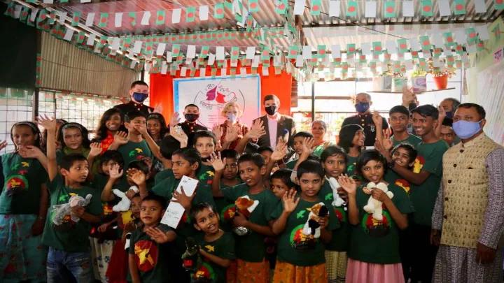 বড়দিন উপলক্ষ্যে এতিম  শিশুদের সাথে যুক্তরাষ্ট্রের রাষ্ট্রদূত মিলার