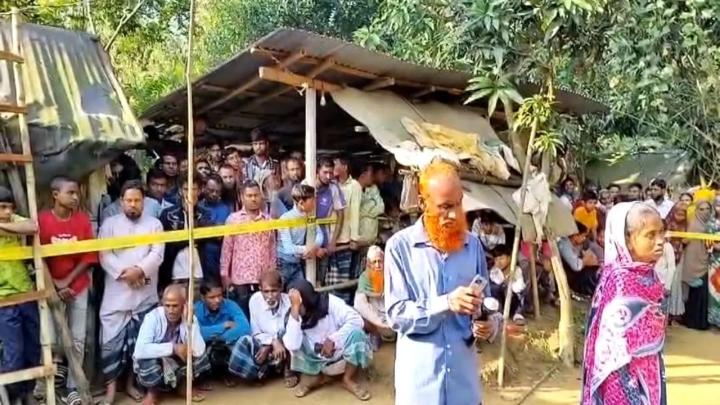 ঘটনাস্থলে উৎসুক জনতার ভিড়। ছবি: সংগৃহীত