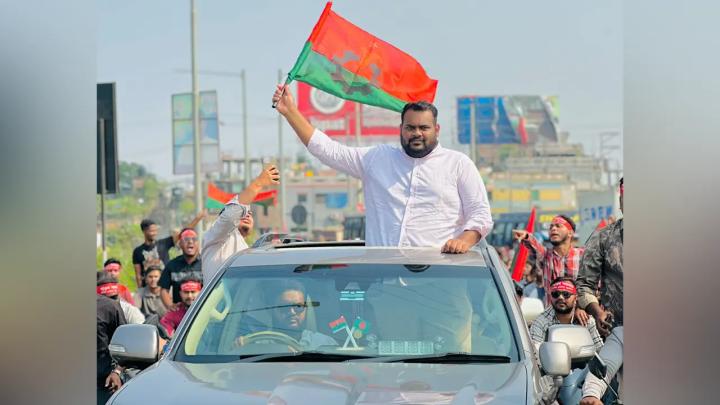 যুবদল নেতা শাওন সরকারের নেতৃত্বে ঢাকা-আরিচা মহাসড়কে শোডাউন। ছবি: সংগৃহীত