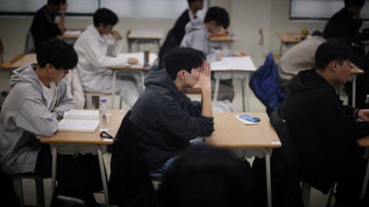 ৩৫ মিনিট ফ্লাইট বন্ধ রাখল দক্ষিণ কোরিয়া।৫ লাখ শিক্ষার্থীর বিশ্ববিদ্যালয় ভর্তি পরীক্ষার জন্য 