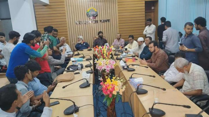 শাবিপ্রবির ভিসির সভাকক্ষে এ ঘোষণা দেওয়া হয়। ছবি: টিবিএস