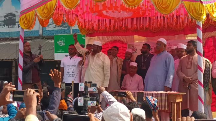 খুলনায় পথসভায় বক্তব্য দেন মিয়া গোলাম পরওয়ার। ছবি: সংগৃহীত