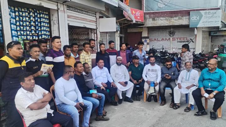 গোপালগঞ্জে বিএনপি নেতাকর্মীদের অবস্থান। ছবি: সংগৃহীত