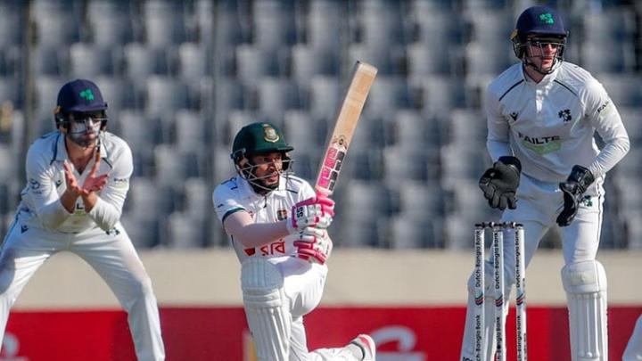 রেকর্ড ছুঁতে আর ১ রানের অপেক্ষা, নিজের শততম টেস্টের প্রথম দিন ৯৯ রানে অপরাজিত মুশফিক