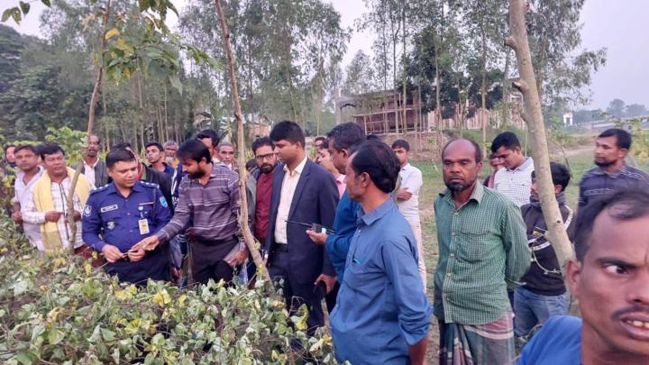 ঘটনাস্থলে পুলিশ। ছবি: সংগৃহীত