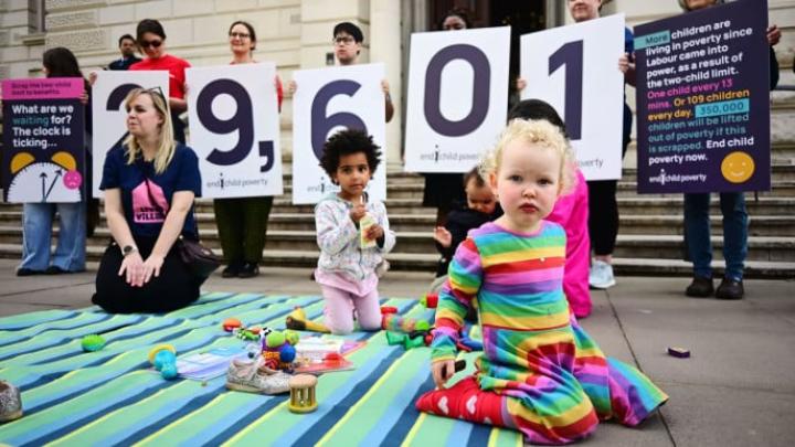 বিশ্বের অন্যতম ধনী দেশ, তারপরও ব্রিটেনের এক-তৃতীয়াংশ শিশু কেন দরিদ্র?