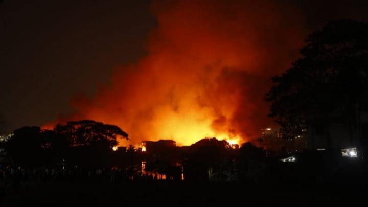 ৫ ঘণ্টা পর রাজধানীর কড়াইল বস্তির আগুন নিয়ন্ত্রণে