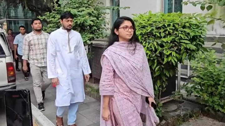 খালেদা জিয়াকে দেখতে গেলেন ডা. তাসনিম জারা, নাসীরুদ্দীন পাটওয়ারী ও হাসনাত আবদুল্লাহ। ছবি : সংগৃহ