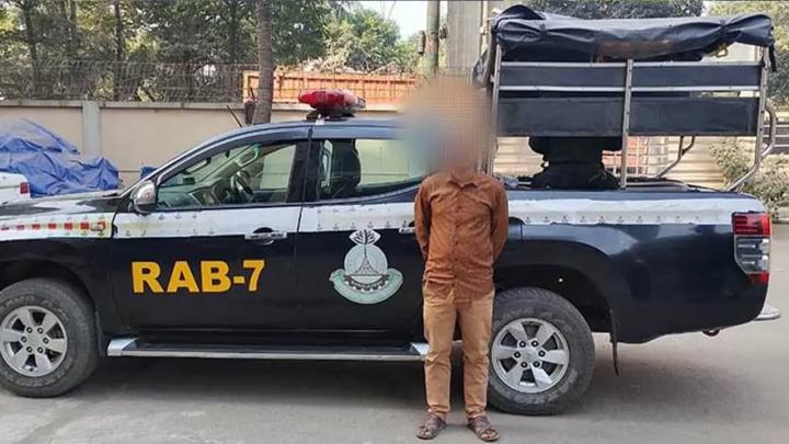 ৮ বছর পর বন্দর নগরীতে মহিউদ্দিন হত্যা মামলার আসামি আইনুল আলম ডিউক গ্রেপ্তার। ছবি: সংগৃহীত