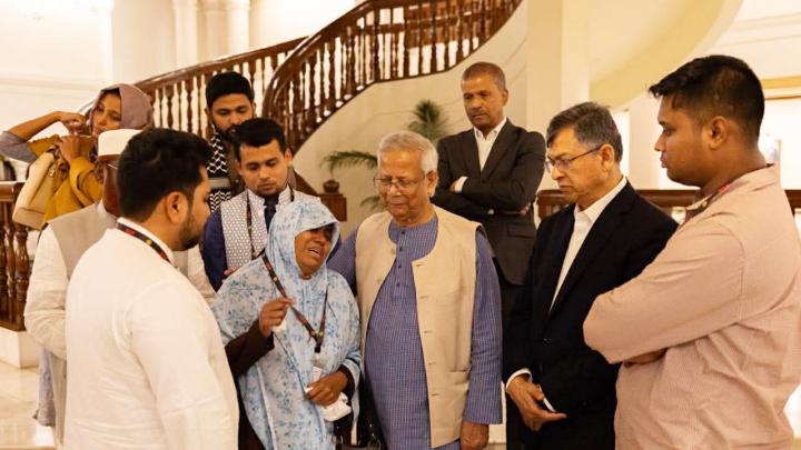 প্রধান উপদেষ্টা প্রফেসর ড. মুহাম্মদ ইউনূসের সঙ্গে রাজনৈতিক দলের বৈঠক। ছবি : সংগৃহীত