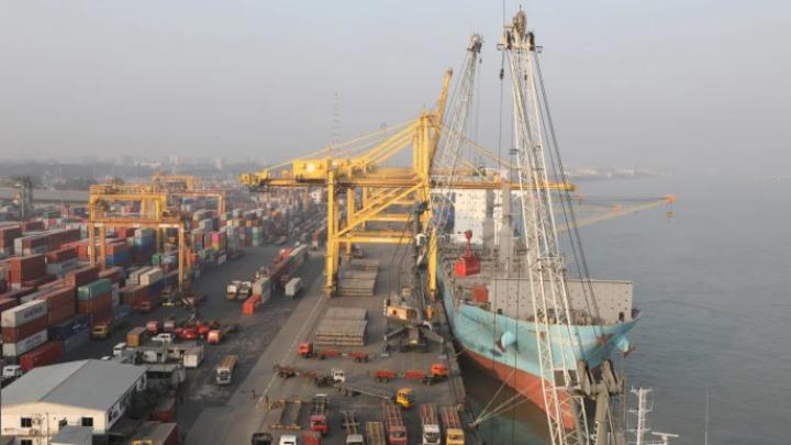 এনসিটি ইজারা: অনির্দিষ্টকালের কর্মবিরতিতে অচল চট্টগ্রাম বন্দর, বহির্নোঙরে জট