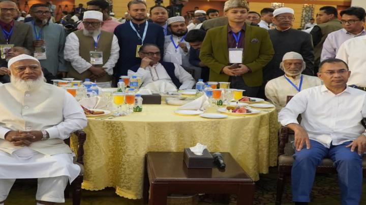 প্রধানমন্ত্রী তারেক রহমান ও মির্জা আব্বাস বিশেষ অতিথি হিসেবে জামায়াতের ইফতারে যোগ দেন।