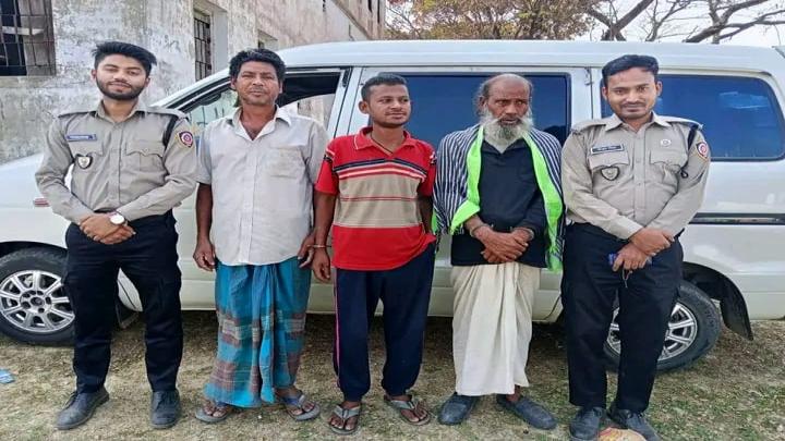 বগুড়ার আদমদিঘীতে গাজা ও চোলাইমদসহ ৩জনকে গ্রেফতার করেছে  ডিএনসি‌ বগুড়া