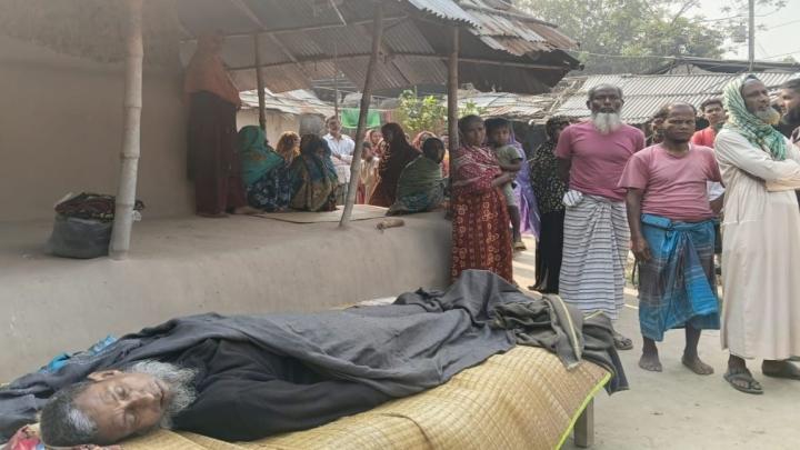 নওগাঁয় পুলিশের লাথিতে আসামির বাবার মৃত্যু—পরিবারের অভিযোগ