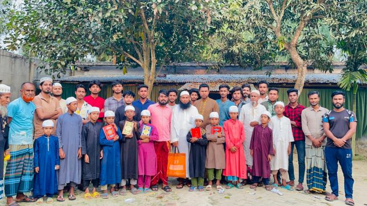 নন্দীগ্রামে এতিম শিক্ষার্থীদের মাঝে কোরআন শরীফ ও উপহার সামগ্রী বিতরণ