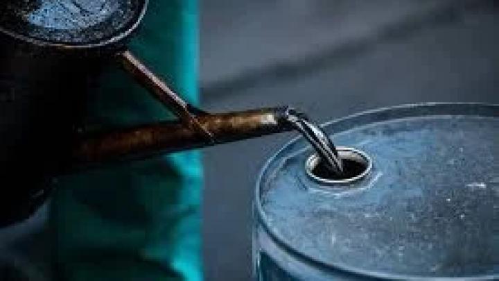 অবৈধ জ্বালানি তেল মজুতকারীদের তথ্য দিলে পুরস্কার দেবে সরকার