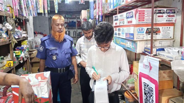 নন্দীগ্রামে মোবাইল কোর্ট: অতিরিক্ত দামে গ্যাস বিক্রি, ৫ হাজার টাকা জরিমানা